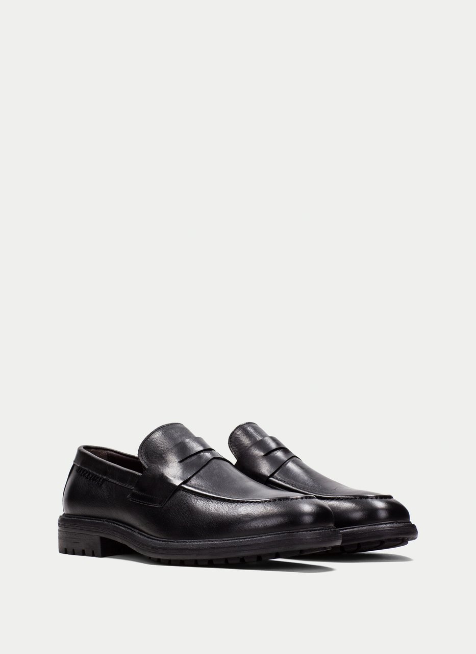 moccasin  black