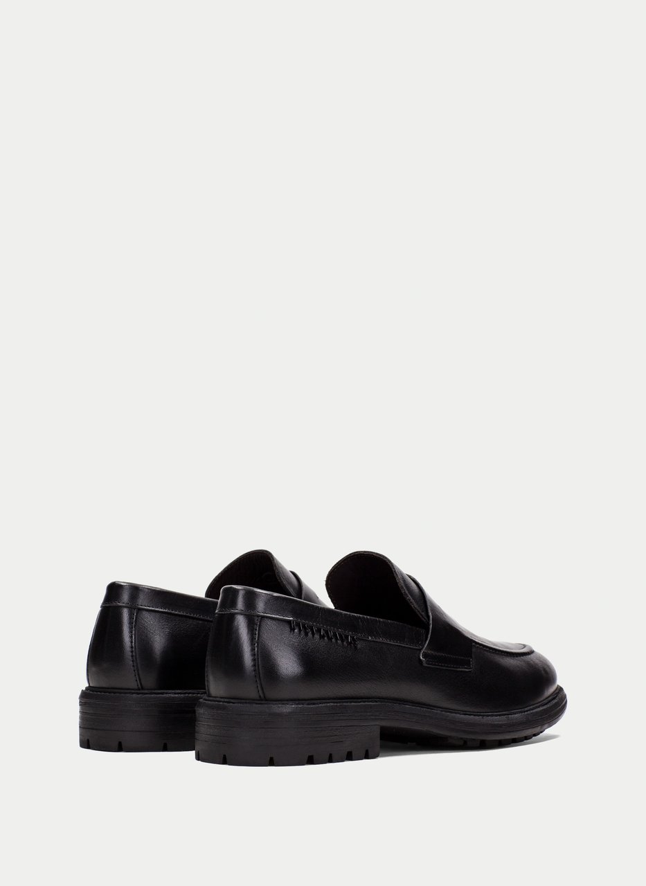 moccasin  black