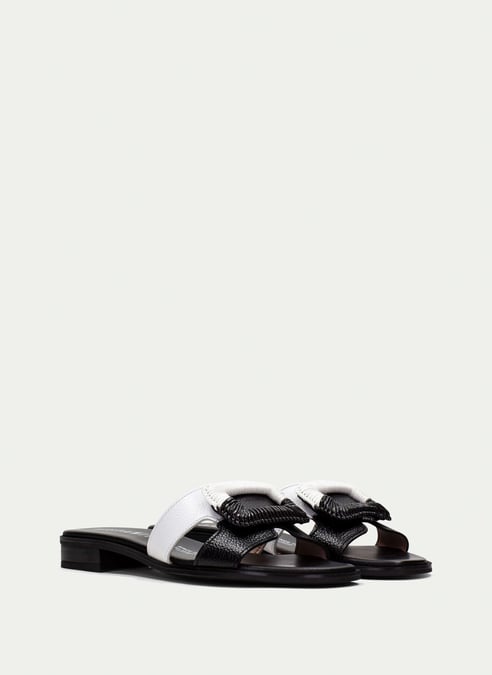 outlet sandalia plana yakarta negro-blanco - hispanitas