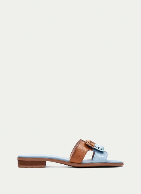 outlet sandalia plana yakarta celeste-cuero - hispanitas