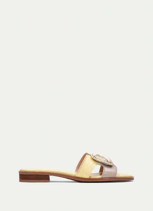 outlet sandalia plana yakarta banana-taupe - hispanitas