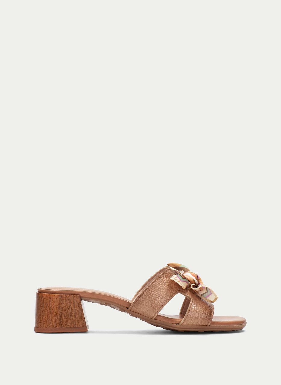 sandalia tulipan almond