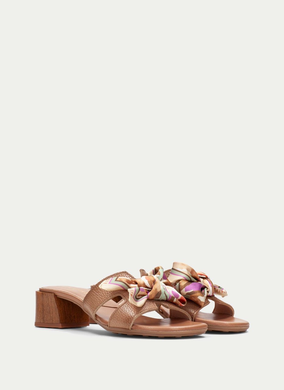 sandalia tulipan almond